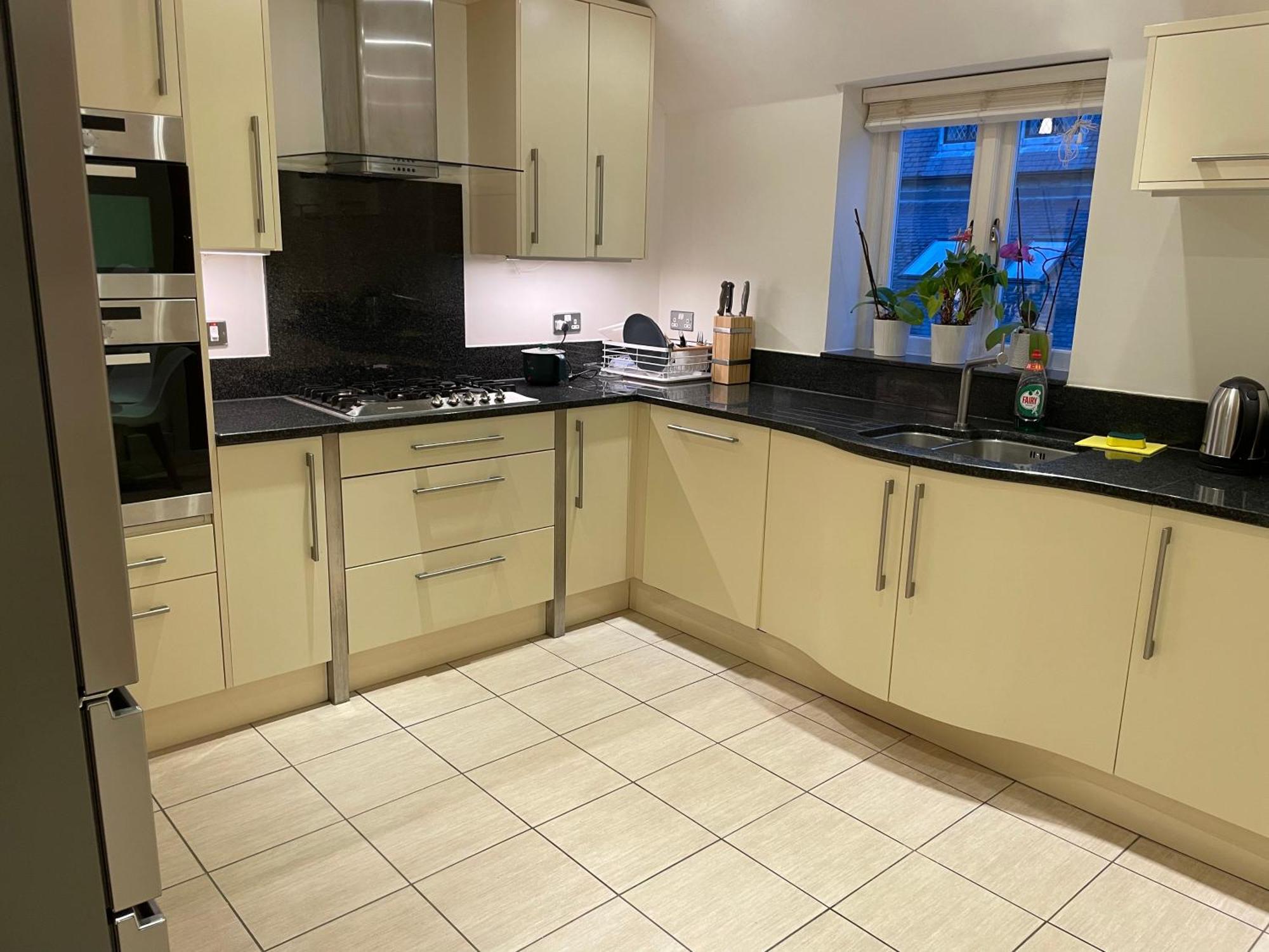 Top Floor En-Suite Double Bedrooms With Great View Of Windsor Castle & Free Parking Bagian luar foto