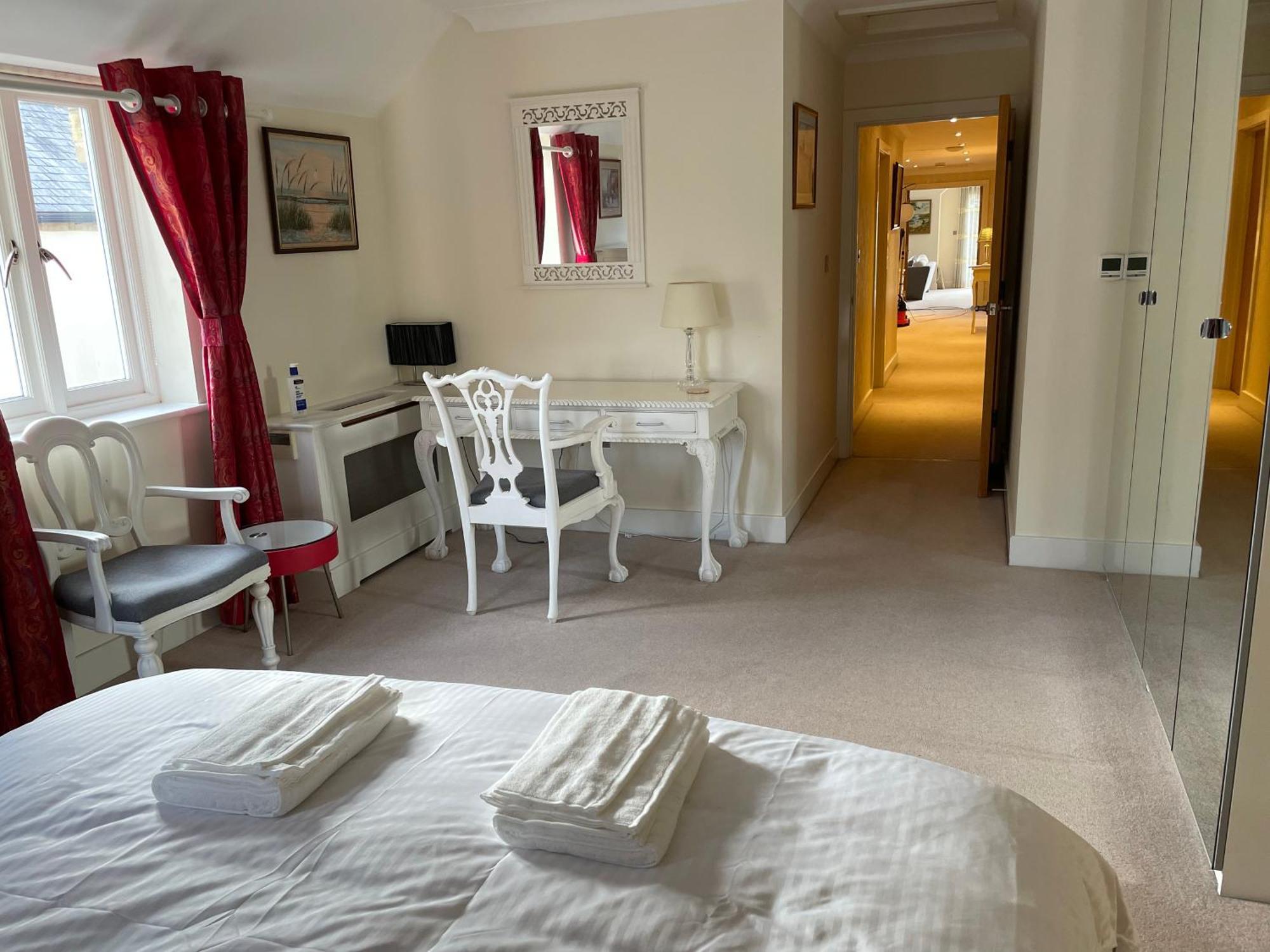 Top Floor En-Suite Double Bedrooms With Great View Of Windsor Castle & Free Parking Bagian luar foto