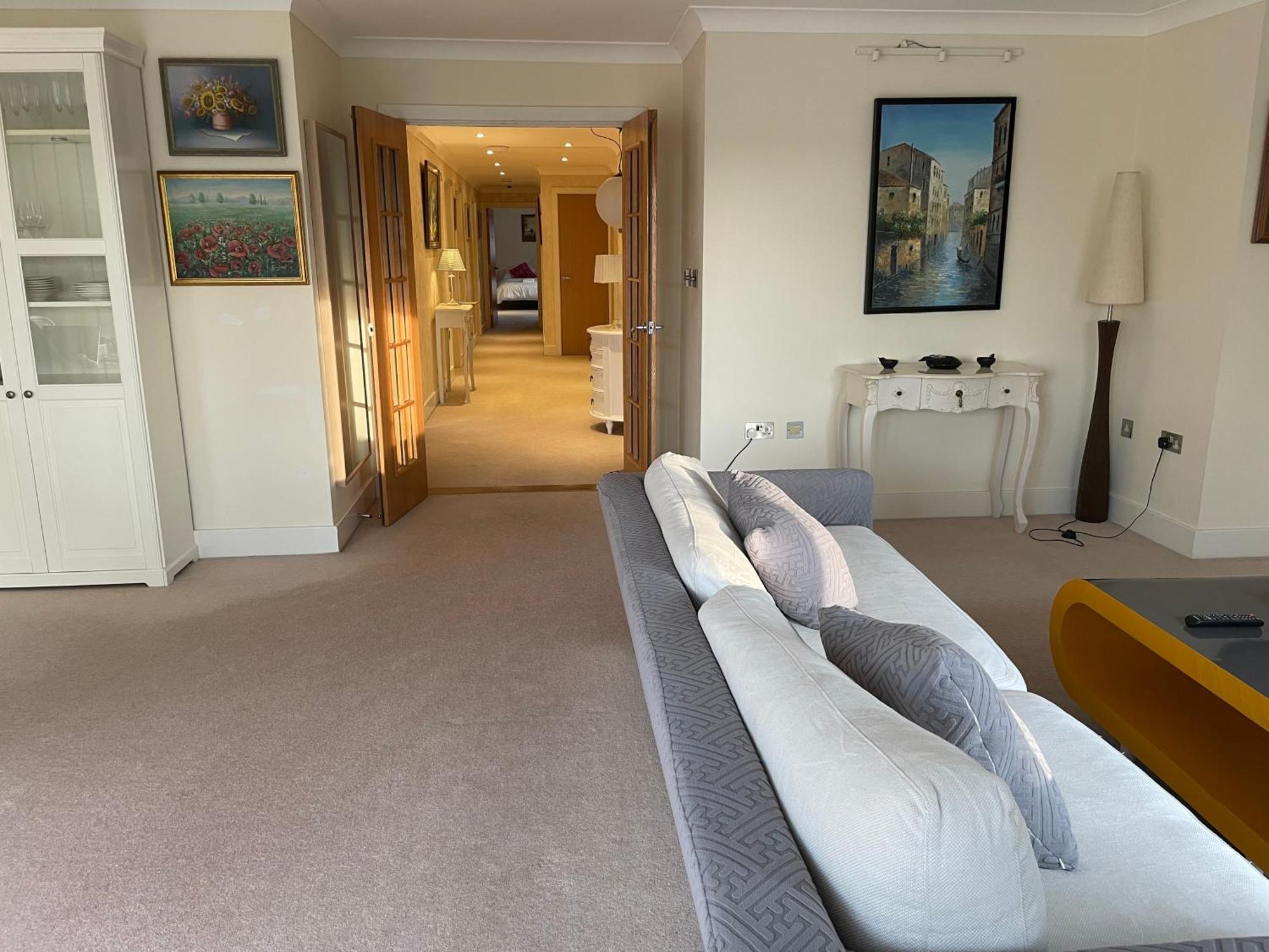 Top Floor En-Suite Double Bedrooms With Great View Of Windsor Castle & Free Parking Bagian luar foto