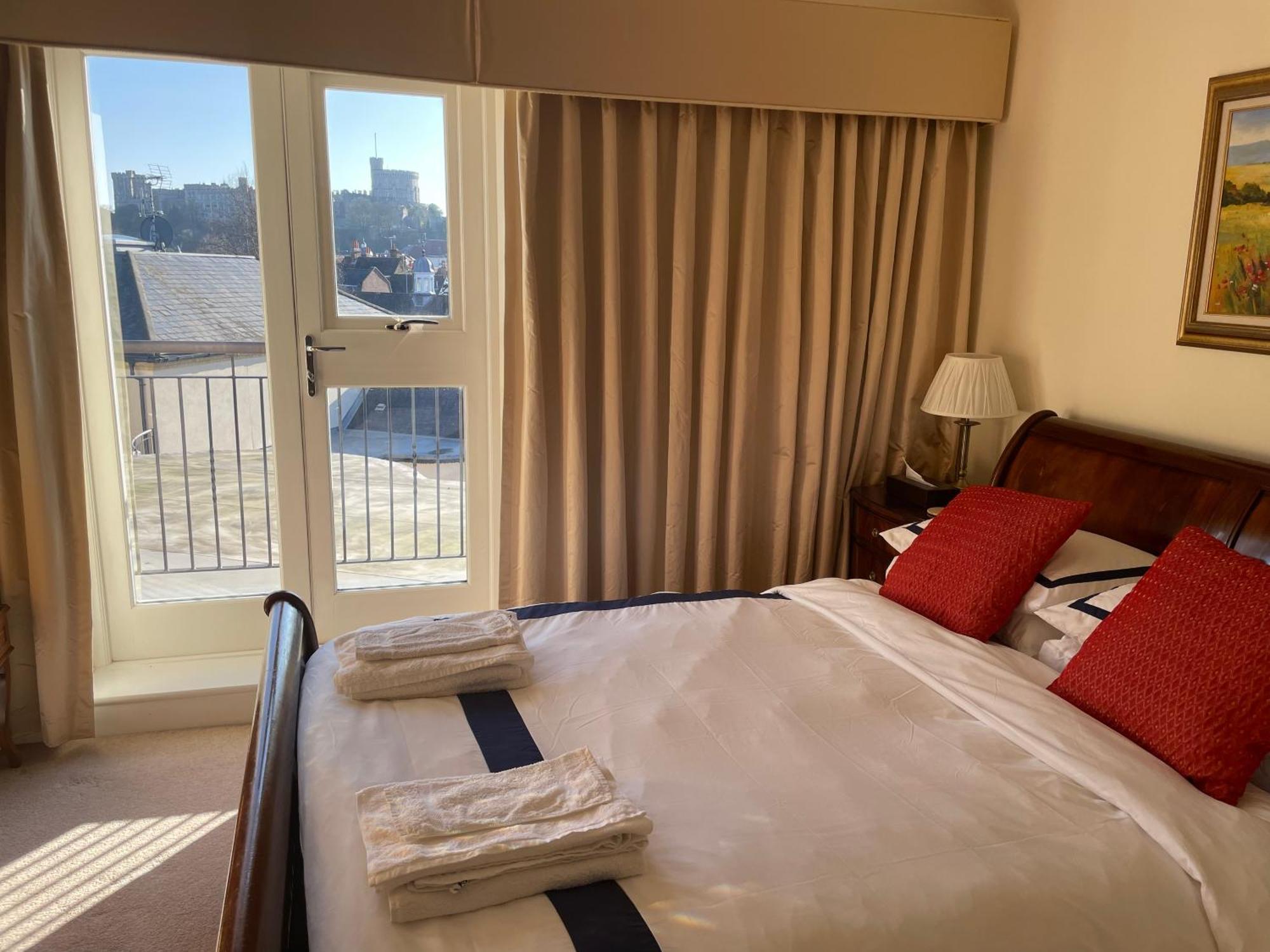 Top Floor En-Suite Double Bedrooms With Great View Of Windsor Castle & Free Parking Bagian luar foto