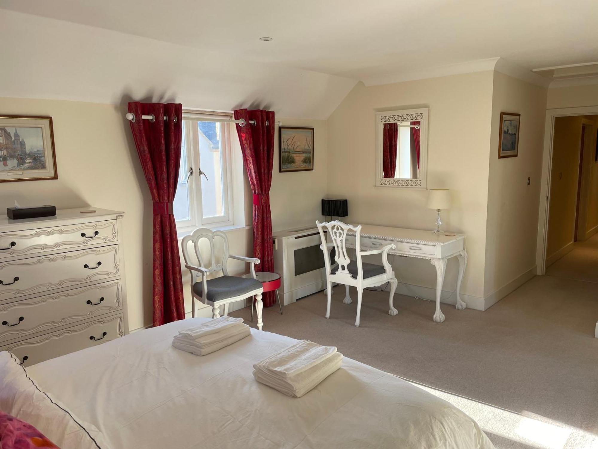 Top Floor En-Suite Double Bedrooms With Great View Of Windsor Castle & Free Parking Bagian luar foto