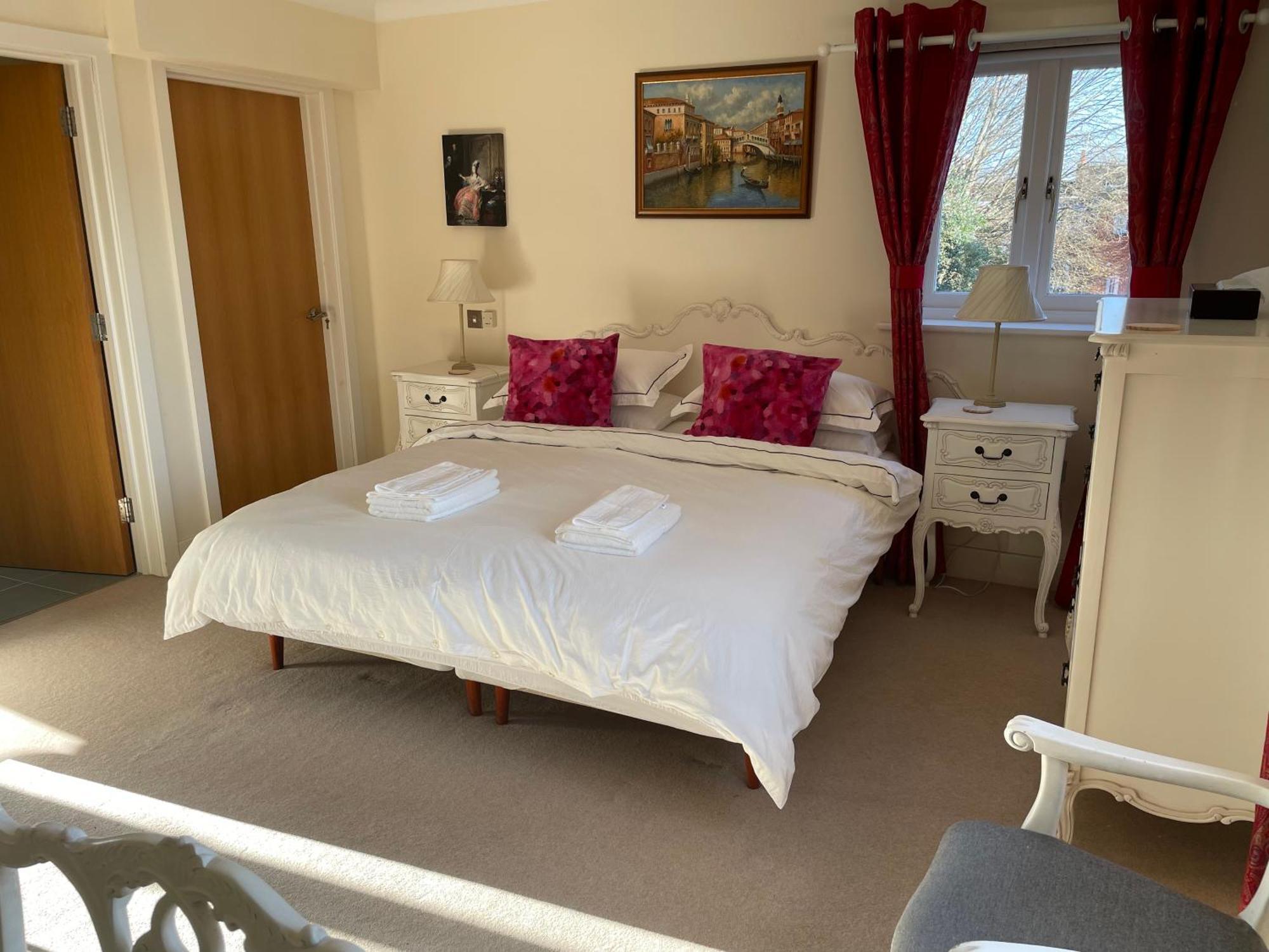 Top Floor En-Suite Double Bedrooms With Great View Of Windsor Castle & Free Parking Bagian luar foto