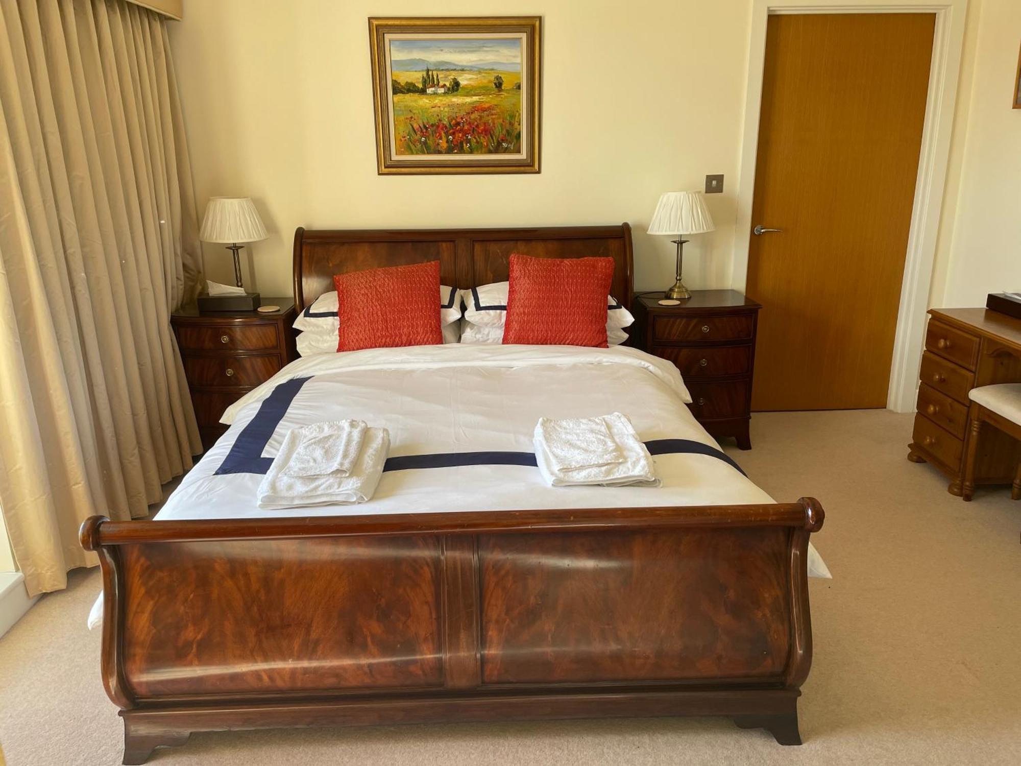Top Floor En-Suite Double Bedrooms With Great View Of Windsor Castle & Free Parking Bagian luar foto