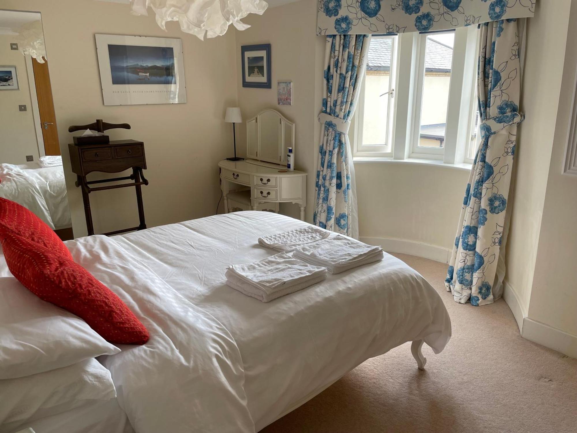 Top Floor En-Suite Double Bedrooms With Great View Of Windsor Castle & Free Parking Bagian luar foto