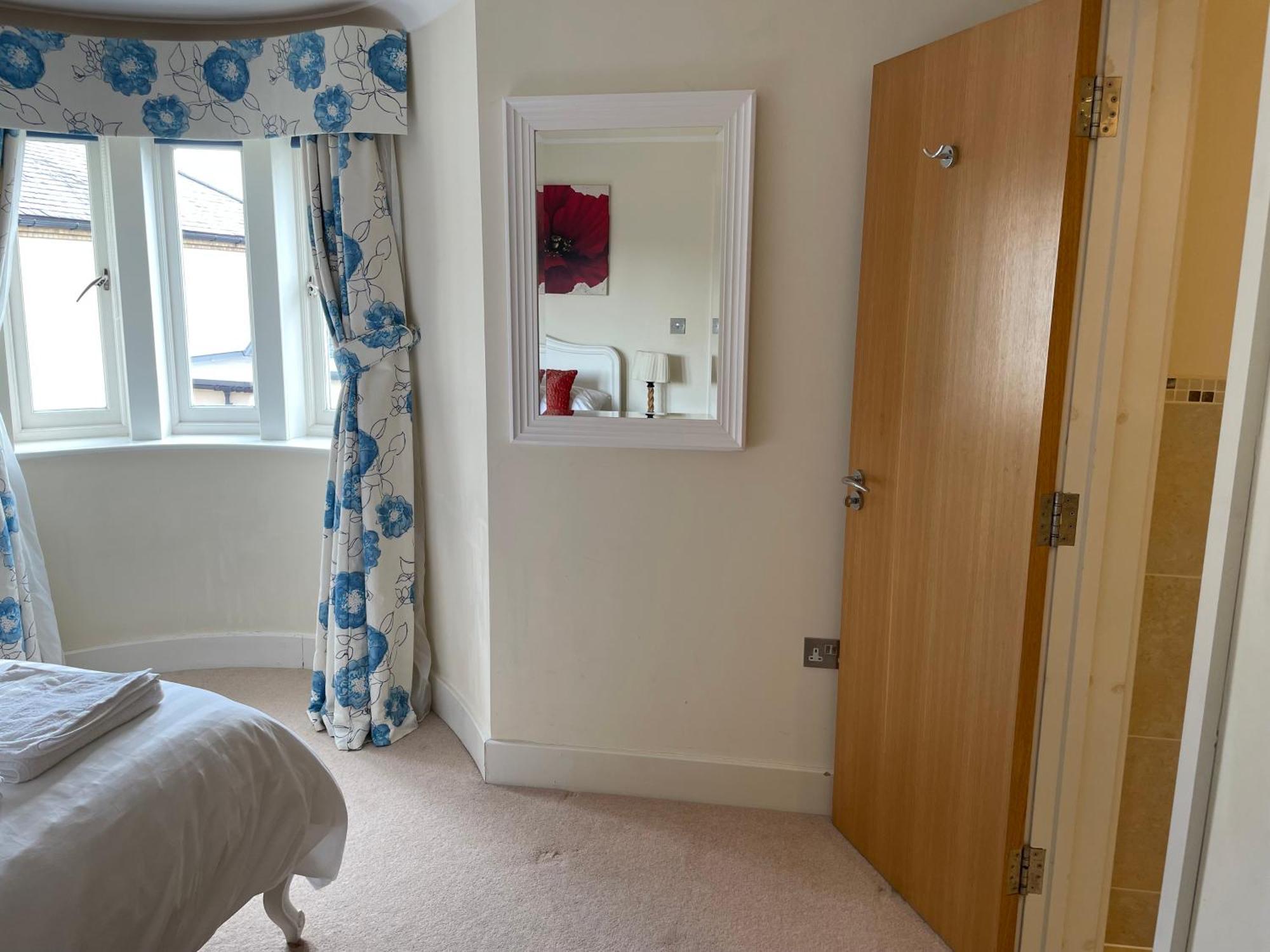 Top Floor En-Suite Double Bedrooms With Great View Of Windsor Castle & Free Parking Bagian luar foto