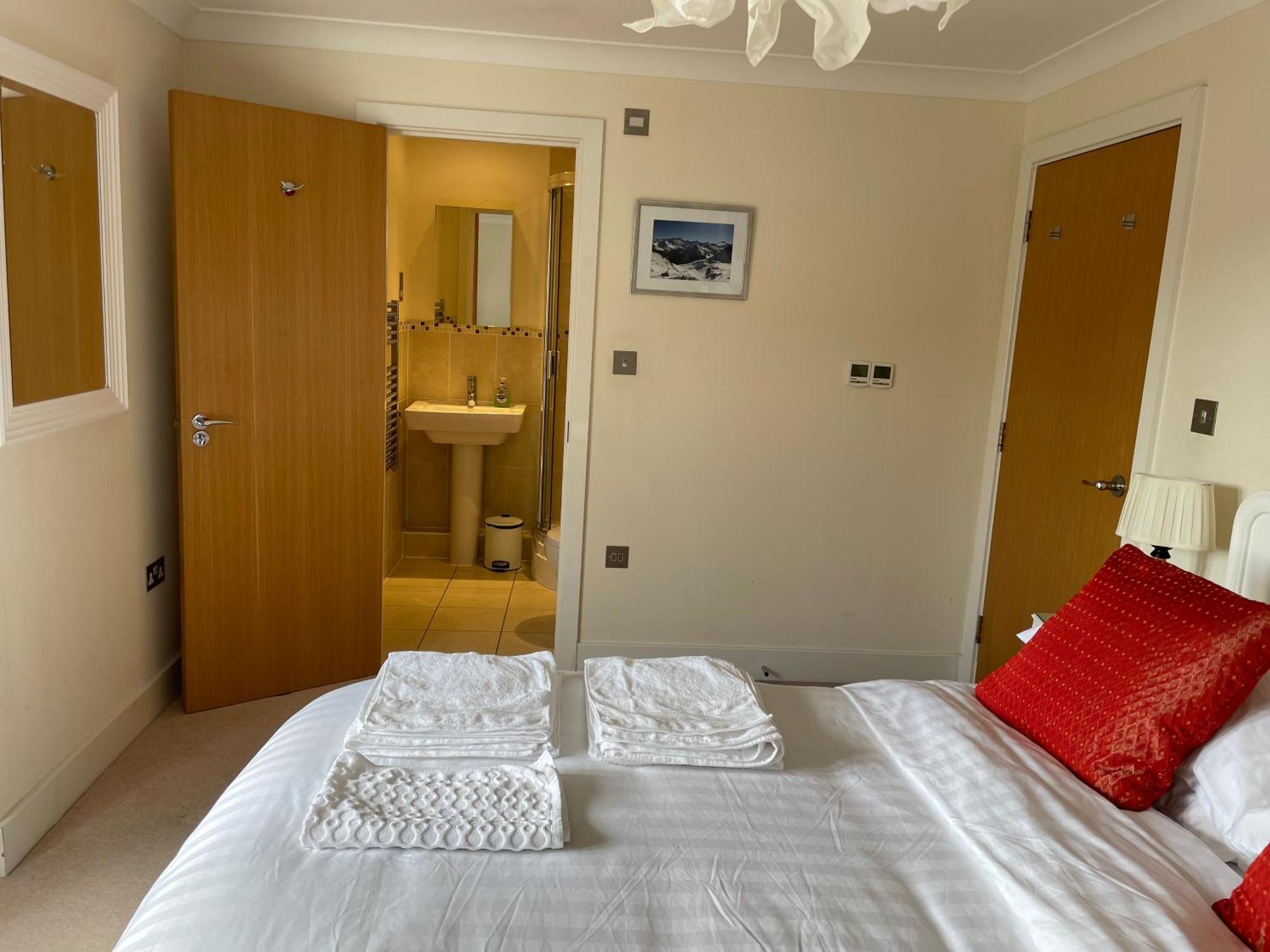 Top Floor En-Suite Double Bedrooms With Great View Of Windsor Castle & Free Parking Bagian luar foto