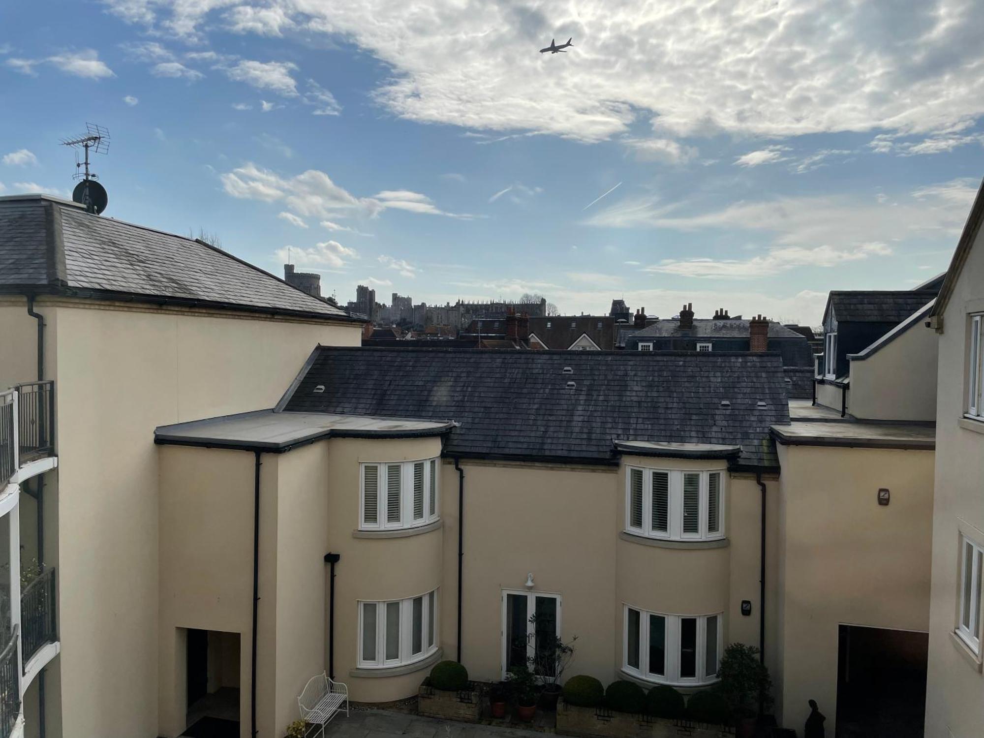 Top Floor En-Suite Double Bedrooms With Great View Of Windsor Castle & Free Parking Bagian luar foto